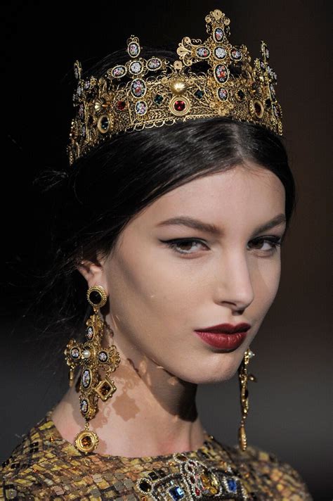 dolce and gabbana crown